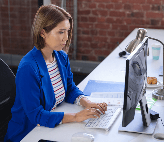 A typist in New York providing fast and accurate typing services to improve business efficiency and organization.